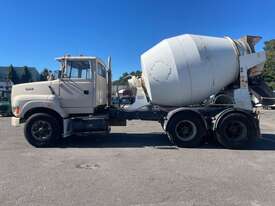 1995 Ford Louisville L8000 Concrete Agitator - picture2' - Click to enlarge
