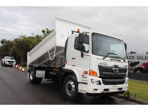 NEW HINO GH 500 1828 TIPPER WITH AUTOMATIC TRANSMISSION AND AIR SUSPENSION