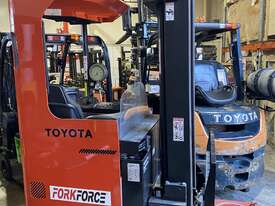 Toyota Reach Truck Electric RRE160M 1.5 Ton 6.3m Mast with Charger - picture0' - Click to enlarge