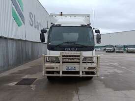 2006 Isuzu FVM 6x2 Curtainsider - picture0' - Click to enlarge