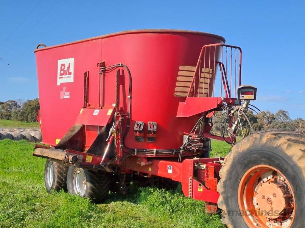 Used 2018 bvl 2018 BVL 27 Cube Vertical Feed Mixer Wagon Dual Axle ...