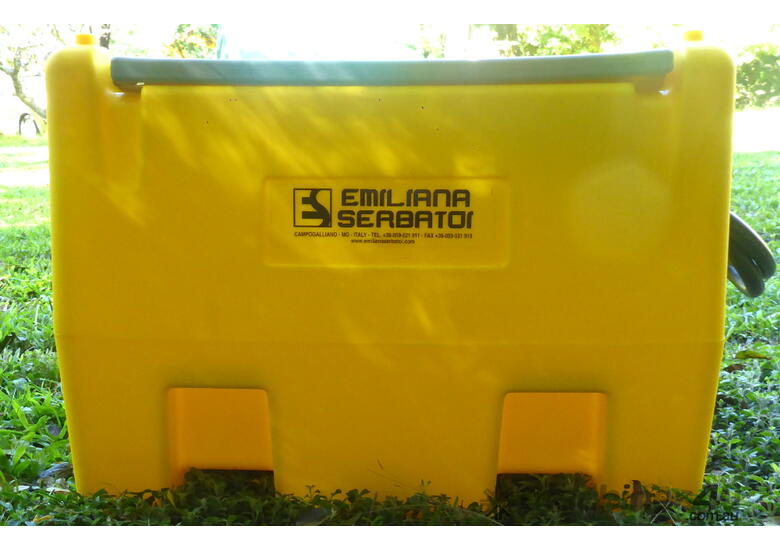 caption New Italian 220L Diesel Fuel Cell Tank with 12v Pump & Bowser trigger