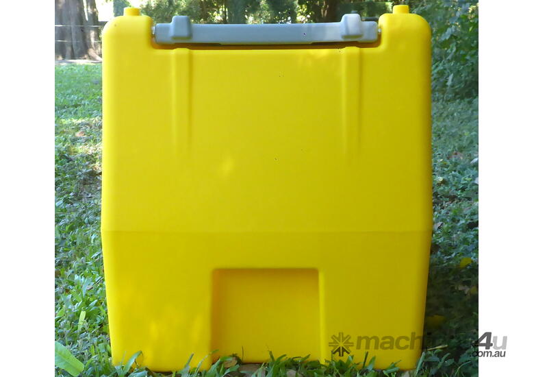 caption New Italian 220L Diesel Fuel Cell Tank with 12v Pump & Bowser trigger
