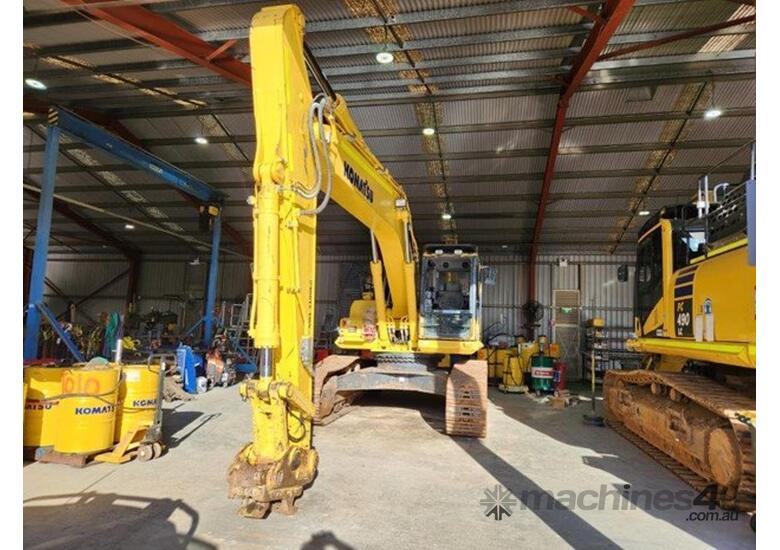caption 2018 KOMATSU PC270LC-8 Excavator