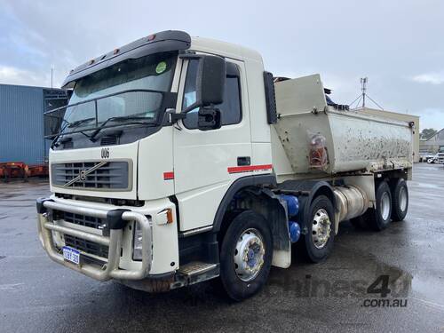 2004 Volvo FM   8x4 Tipper