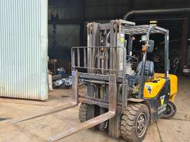 3Tonne forklift - picture0' - Click to enlarge