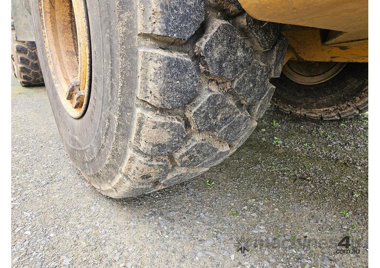 caption 2008 VOLVO A25E 6X6 DUMP TRUCK WITH TAILGATE