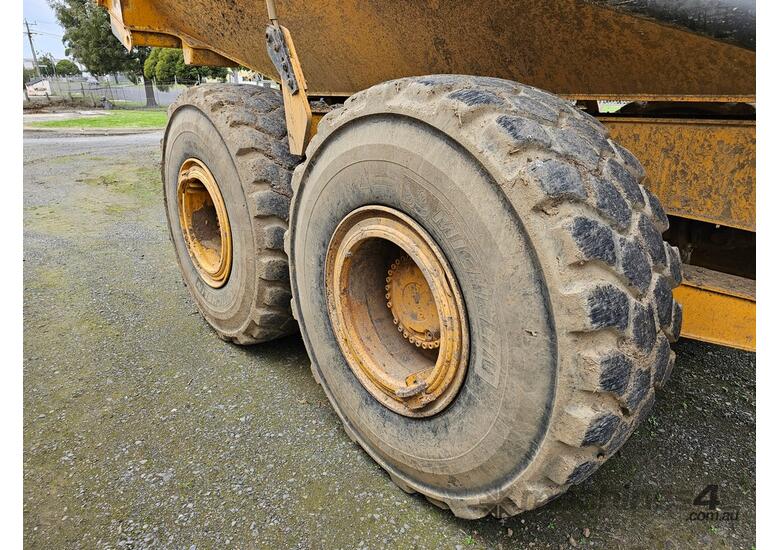caption 2008 VOLVO A25E 6X6 DUMP TRUCK WITH TAILGATE