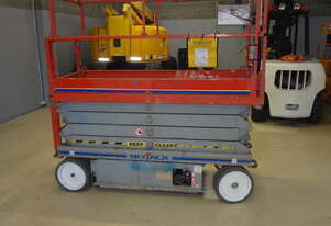 2014 Skyjack SJ3226 Narrow E/scissor lift with 10YT