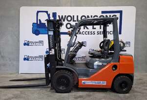 Wollongong Forklift: 2017 Toyota 2.5T LPG, 3-Stage Container Mast, 4.5m Lift!