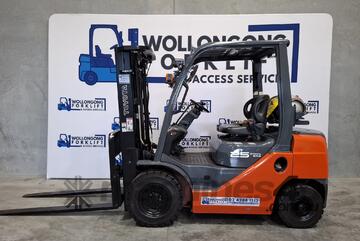 Wollongong Forklift: 2017 Toyota 2.5T LPG, 3-Stage Container Mast, 4.5m Lift!