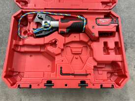 Milwaukee Cordless Cable Cutter - picture2' - Click to enlarge