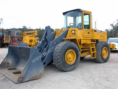 VOLVO L90C WHEEL LOADER WITH QUICK HITCH