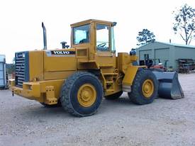 VOLVO L90C WHEEL LOADER WITH QUICK HITCH - picture2' - Click to enlarge