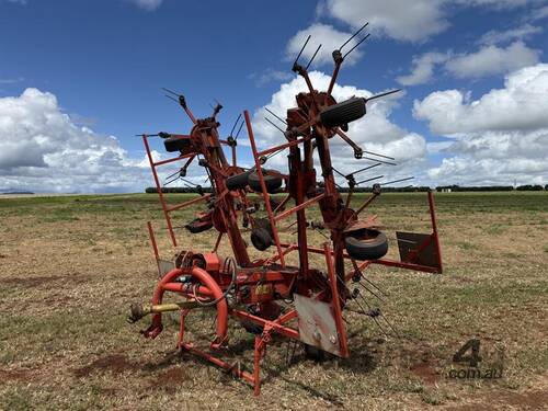 caption KUHN GF 8501 MH HAY RAKE