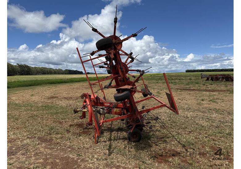 caption KUHN GF 8501 MH HAY RAKE