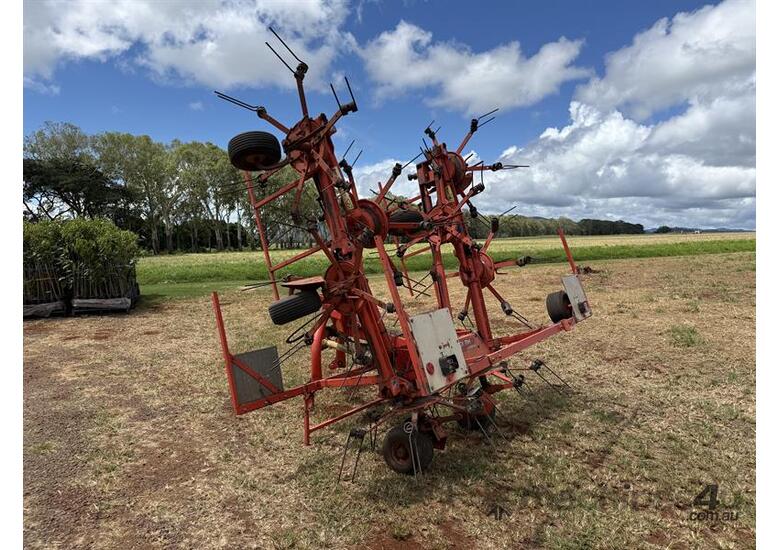 caption KUHN GF 8501 MH HAY RAKE