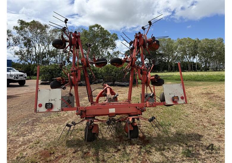 caption KUHN GF 8501 MH HAY RAKE