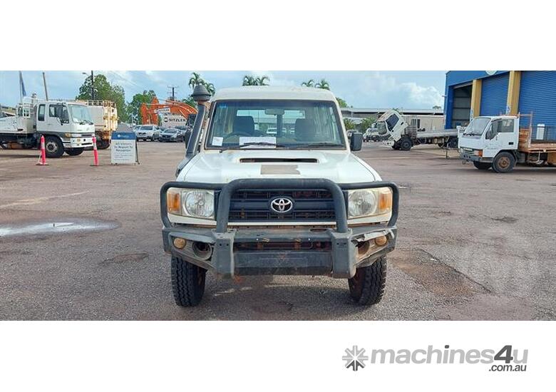 caption Toyota Landcruiser 70 Series