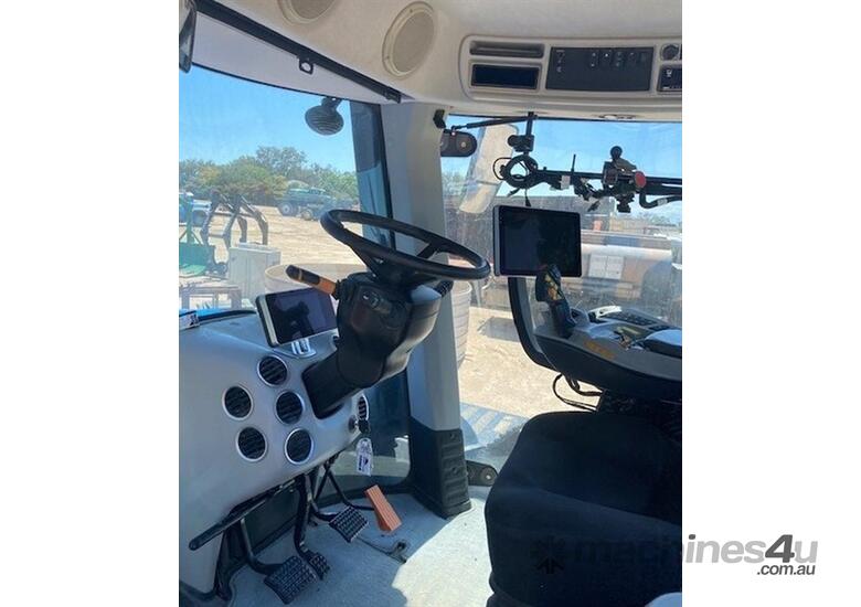 caption 2020 New Holland T9.615 Smart Traxx