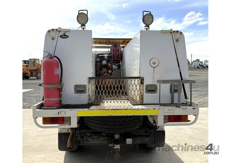 caption 2005 TOYOTA LANDCRUISER SINGLE CAB UTILITY