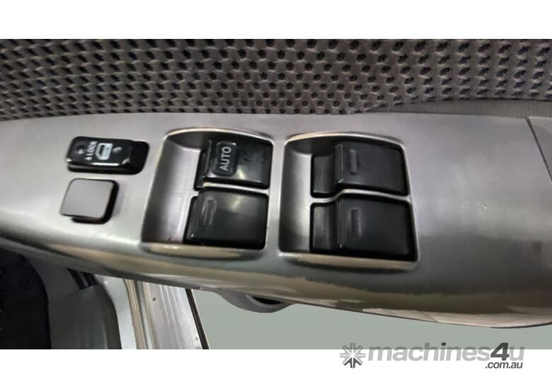 caption 2010 Toyota Hilux 4x4 SR5 Dual Cab T/Diesel (Manual)