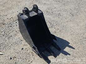 Unused GP Bucket 425mm, Ears 60mm, Centers 250mm, Pins 45mm  - picture0' - Click to enlarge