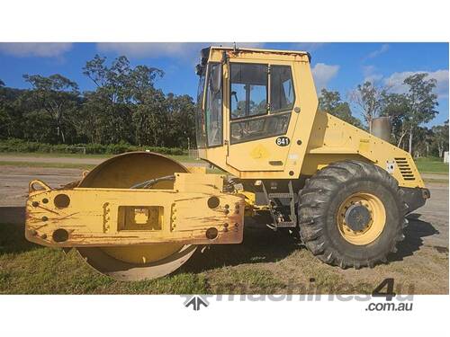 caption BOMAG BW211 SMOOTH DRUM ROLLER