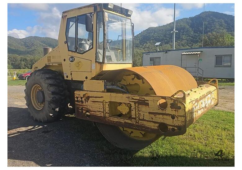 caption BOMAG BW211 SMOOTH DRUM ROLLER