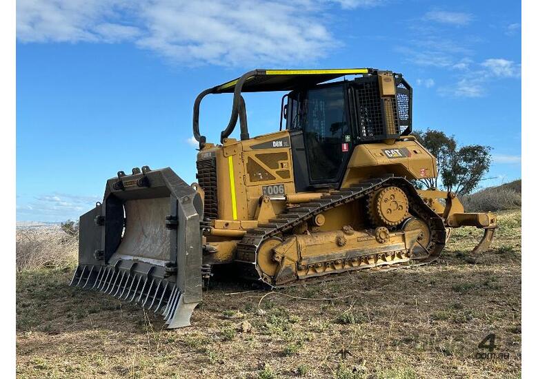 caption CAT D6N XL Dozer