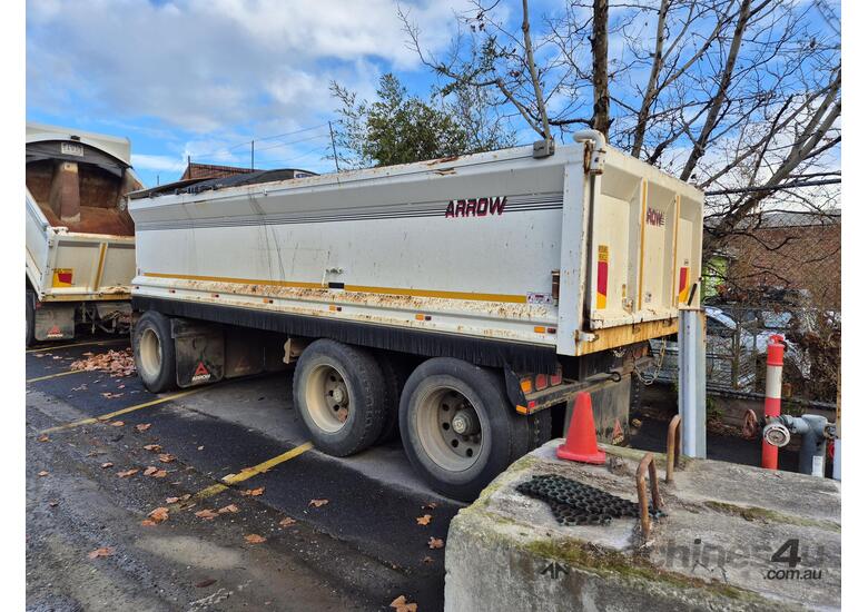 caption 2022 IFC (ARROW) TRI AXLE TIPPING DOG