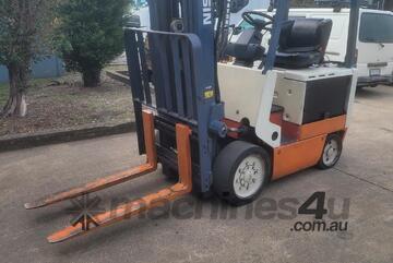 Nissan CWP02L25S Forklift 4 wheel lifts 2.5T height 4.75M 3 stage mast