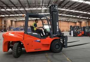 7t Diesel forklift with wide carriage.