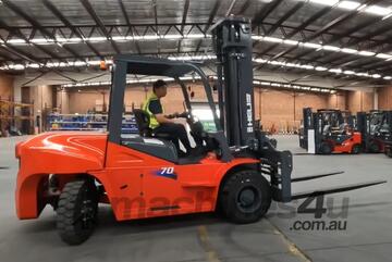 7t Diesel forklift with wide carriage.