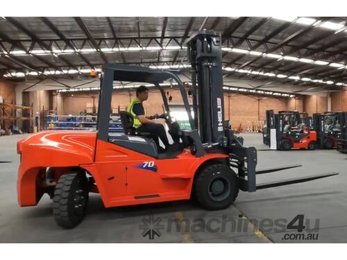 7t Diesel forklift with wide carriage.