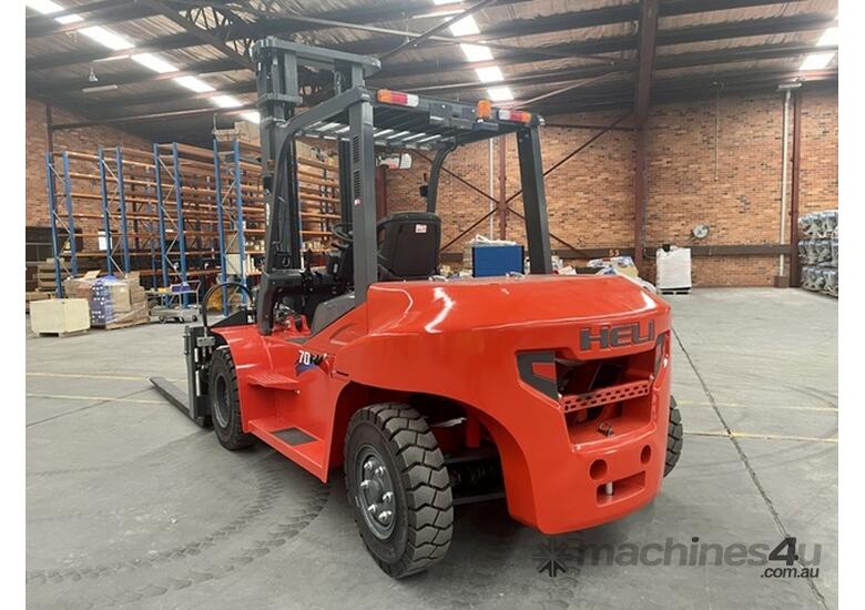 7t Diesel forklift with wide carriage.