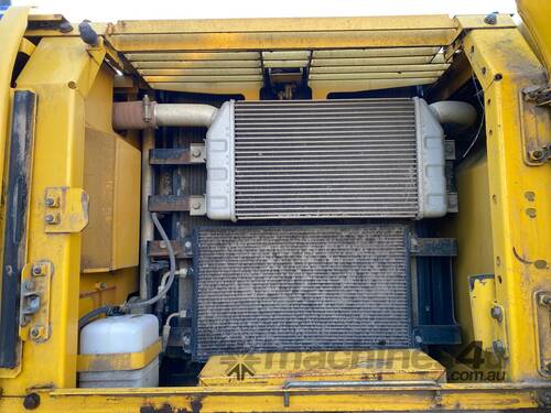 Komatsu PC200-7 Excavator (Steel Tracked)