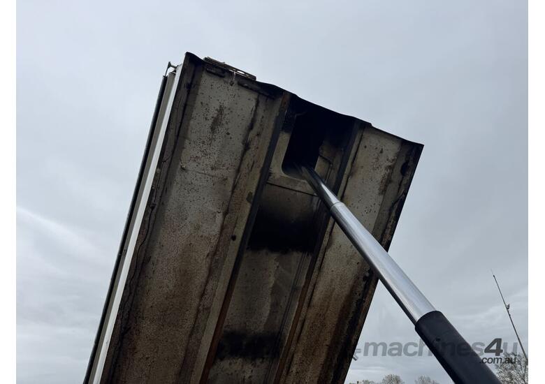 caption 2015 Hino FS 700 2844 Tipper