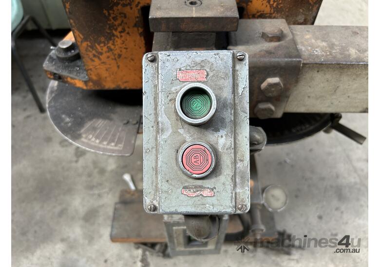caption Hydraulic Pipe Bender