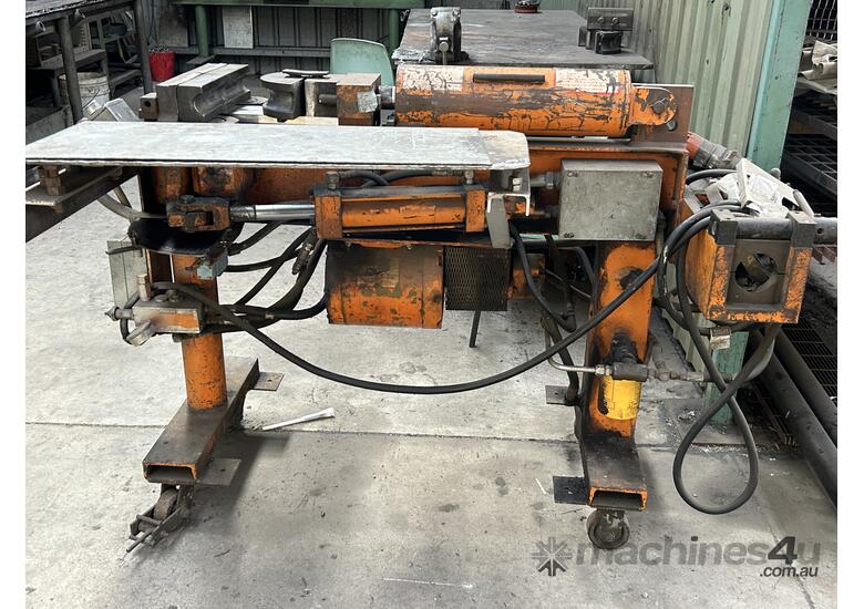 caption Hydraulic Pipe Bender