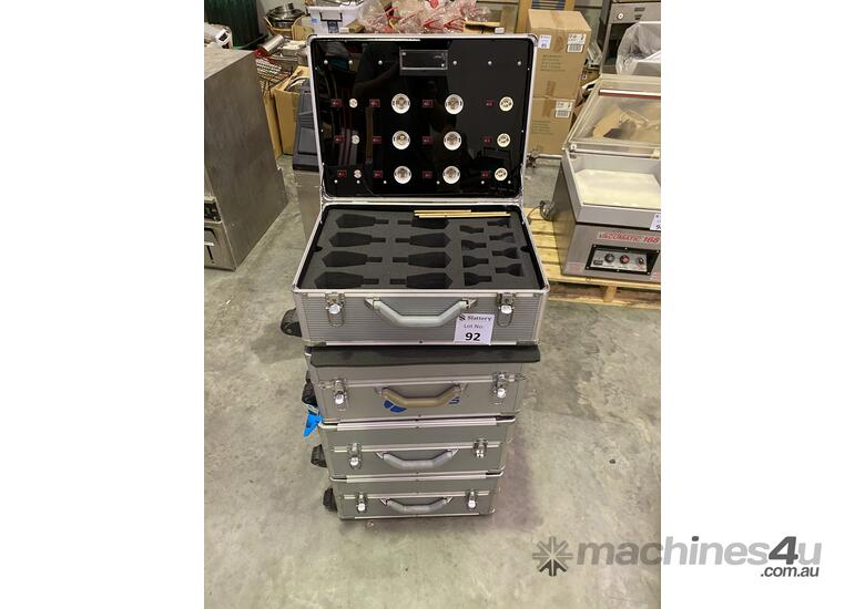 caption 4 X Aluminium Testing Cases
