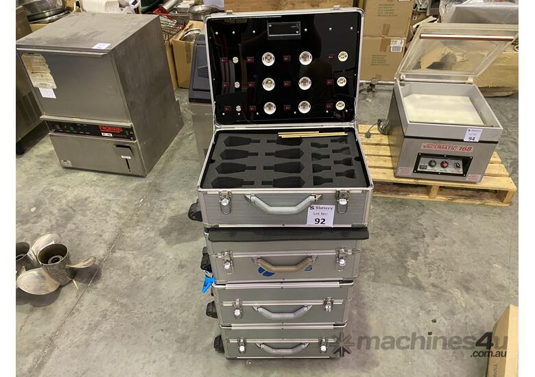 caption 4 X Aluminium Testing Cases