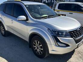2021 Mahindra XUV500 W6 Petrol - picture0' - Click to enlarge