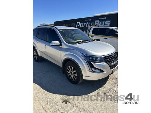 caption 2021 Mahindra XUV500 W6 Petrol