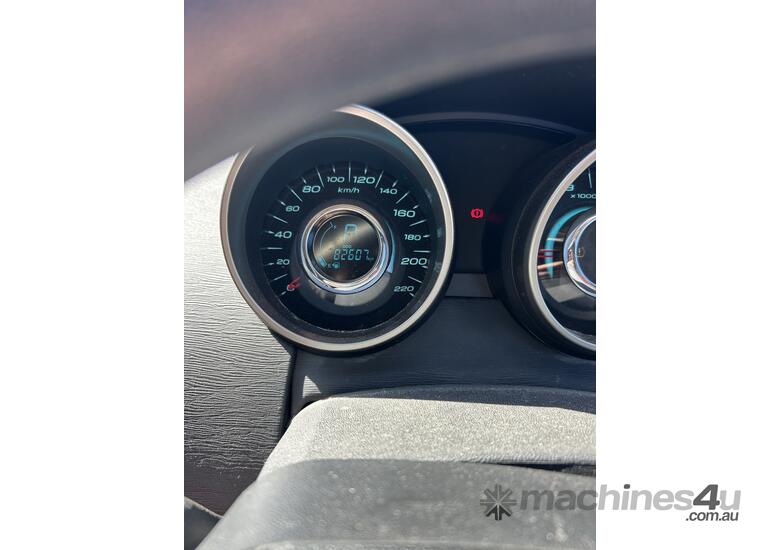 caption 2021 Mahindra XUV500 W6 Petrol