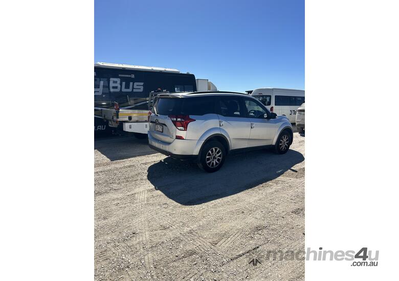 caption 2021 Mahindra XUV500 W6 Petrol