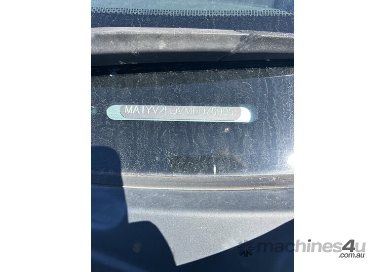 caption 2021 Mahindra XUV500 W6 Petrol