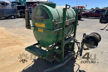 06/2006 Goldacres 600 3PL Spray Unit.