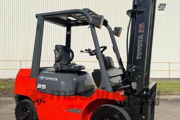 TOYOTA 62-7FD25 2.5T DIESEL FORKLIFT