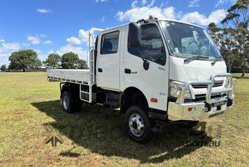 2018 Hino 300 SERIES 817 MEDIUM CREW 4X4 Tray